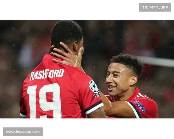 林加德与拉什福德通道内嬉戏欢乐不断展现兄弟情深