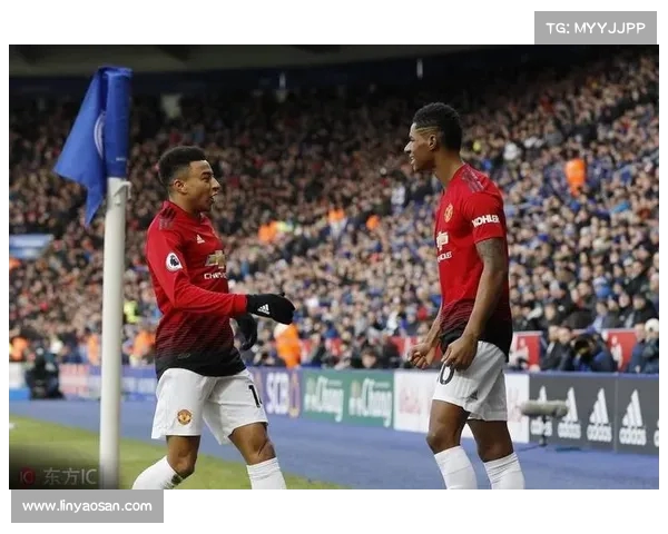 林加德与拉什福德通道内嬉戏欢乐不断展现兄弟情深